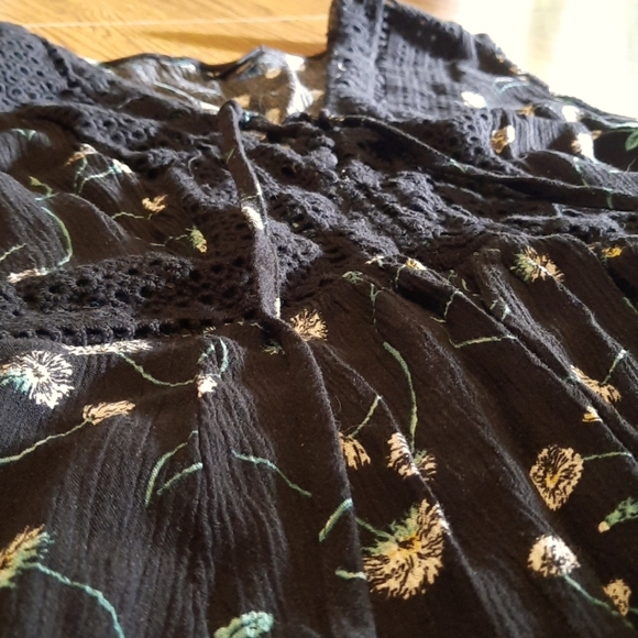 Torrid Black Dandelion Tank Top - Picture 3 of 4